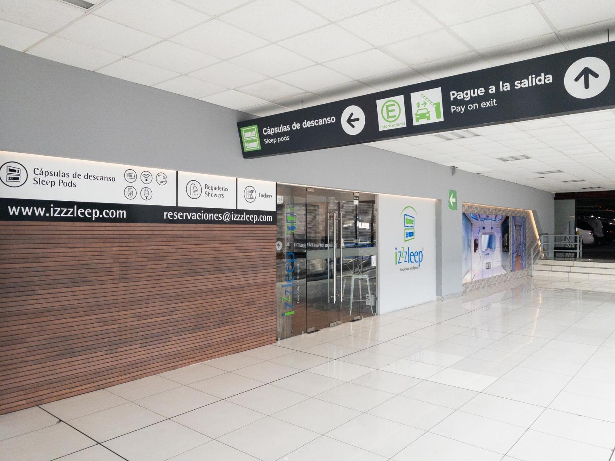Izzzleep Aeropuerto Terminal 1 Hotel Mexico By Eksteriør billede